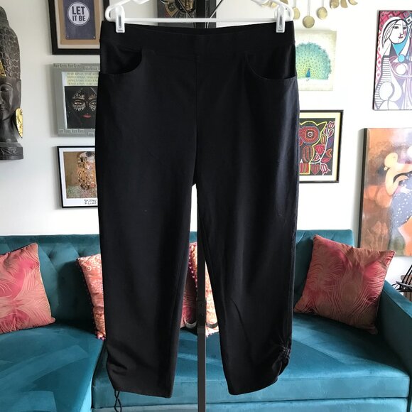 Weekends by CHICO'S size 1 / M Black Stretch Cotton Knit Pull-On Capri Pants - Picture 1 of 5